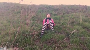 How Did Nobody Spot Her? Risky Public Flashing Right Behind People In Park