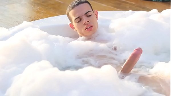 SOZINHO NO MOTEL BATENDO PUNHETA ATE GOZAR (COMPLETO NO RED)